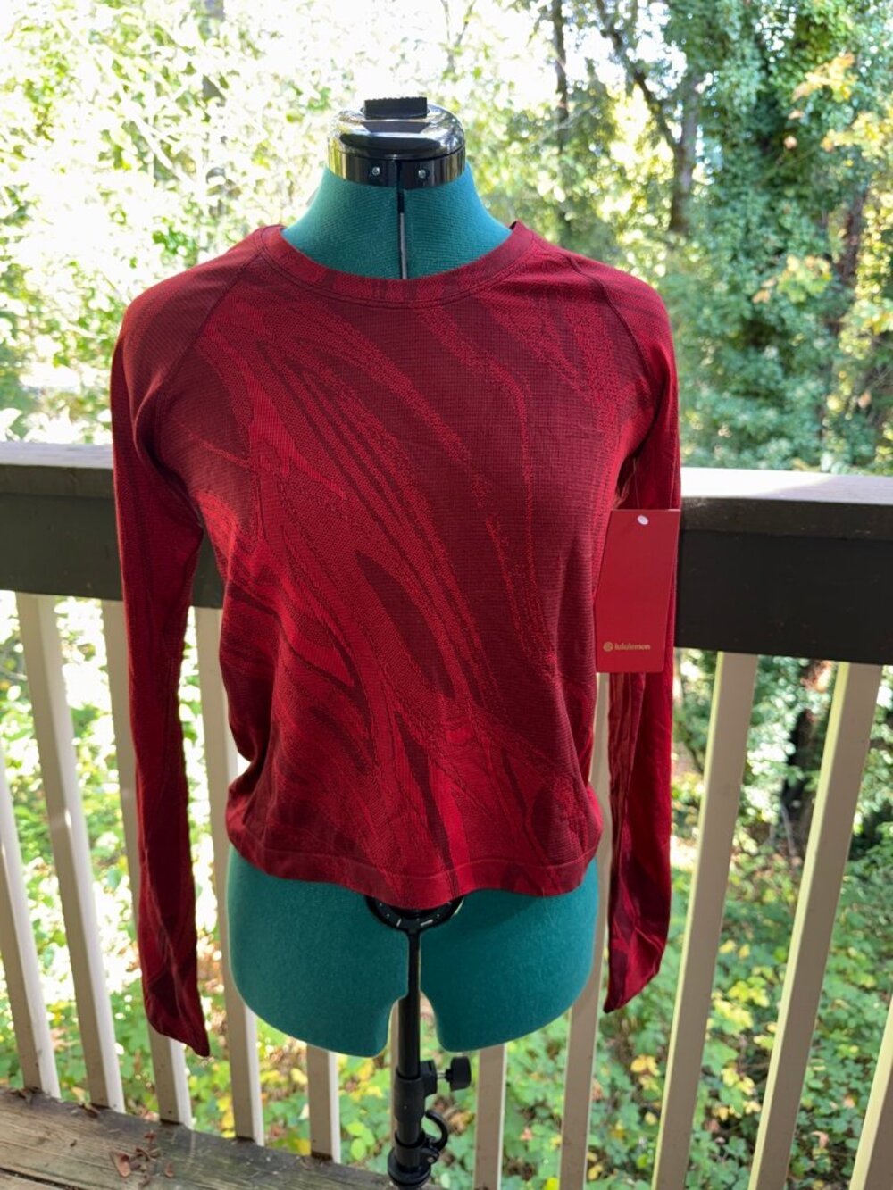 Lululemon Swiftly Tech Long Sleeve 2.0 Race Length Red Pattern NWT 8